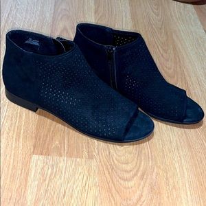 small heel “boot”